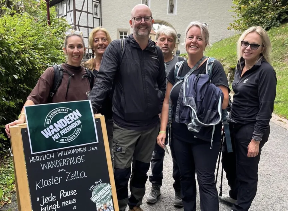 Ein Teil des Teams beim Wandertag an der Wanderpause Kloster Zella